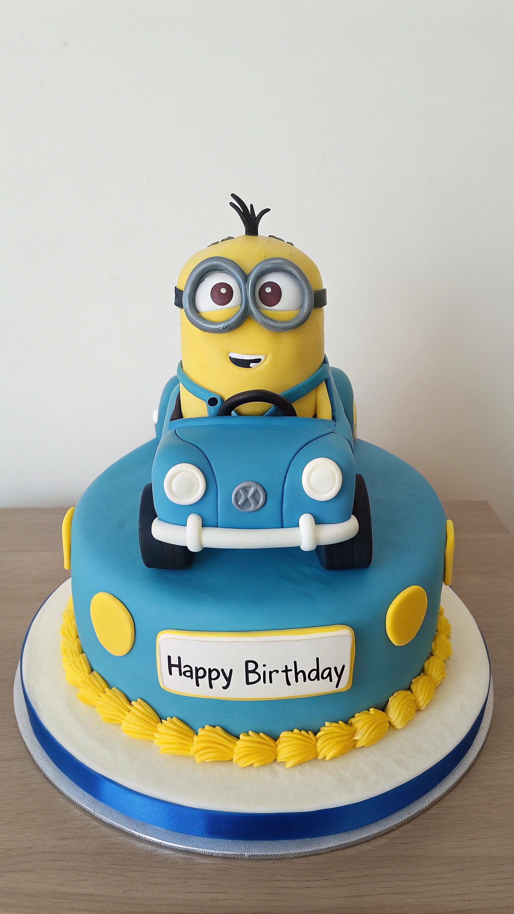 016 Minion Car Cake A Playful and Unique Birthday Cake Design for Kids - Themed Ideas