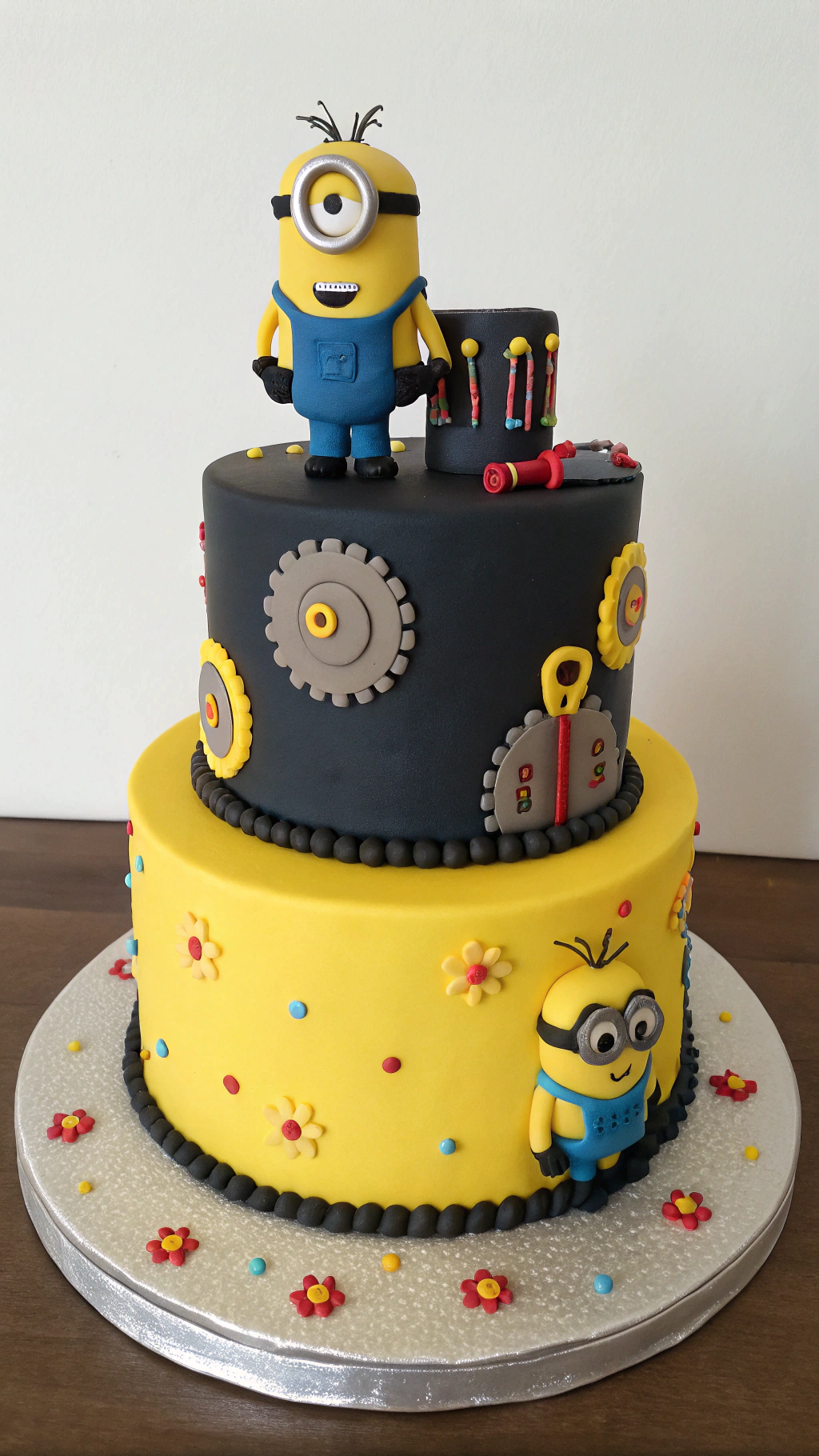 018 Minion and Gru Combo Cake for a Themed Birthday Party - Themed Ideas