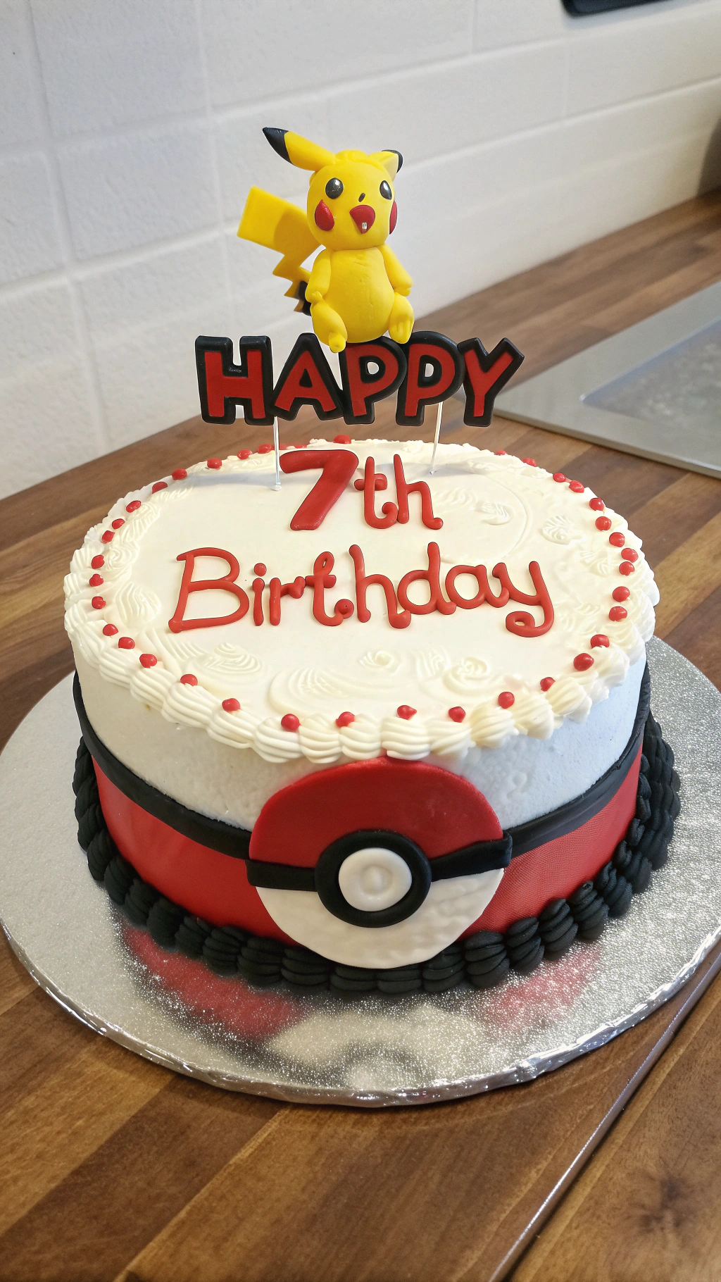 018 Poke Ball Cake with Pikachu Toy – Easy and Cute - Themed Ideas