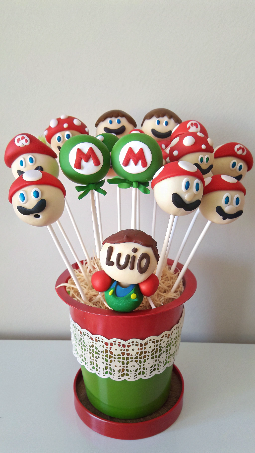 027 Mario and Luigi hat cake pops cakepops in a fun bouquet style – great for kids party tables - Themed Ideas