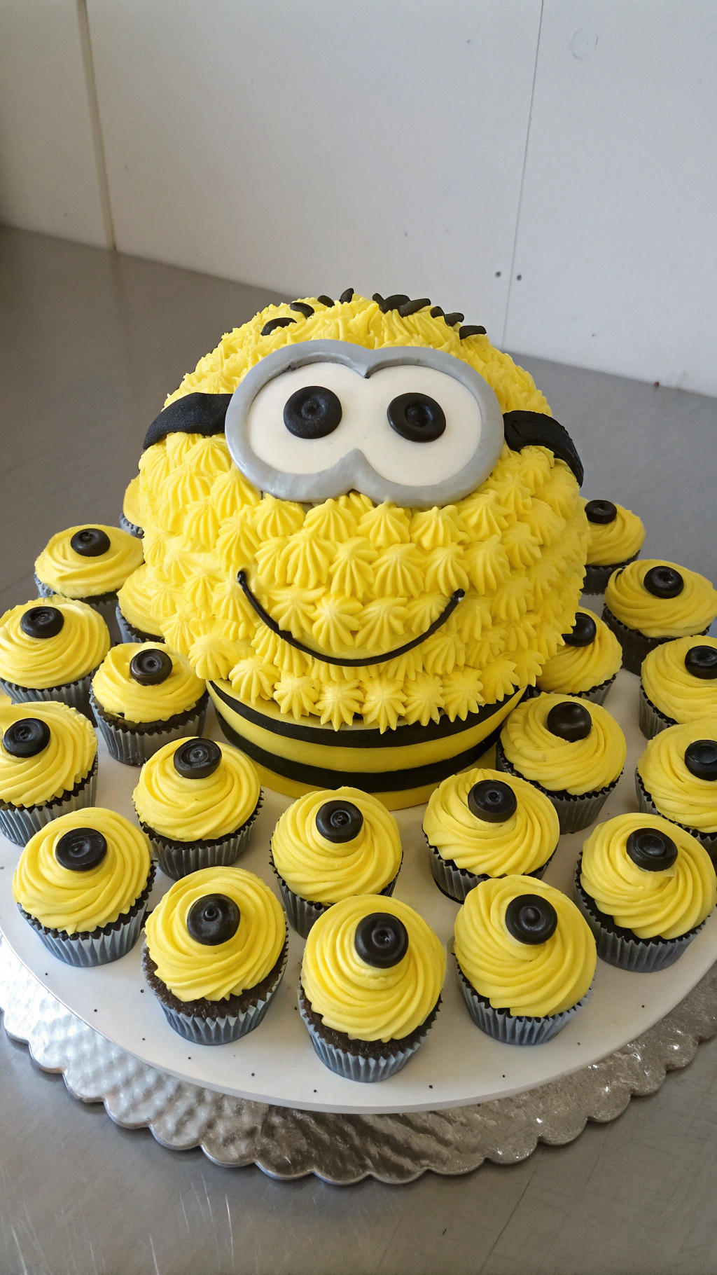 049 Impressive Minion Cupcake Cake Idea for a ShowAC0 Stopping Birthday Dessert - Themed Ideas