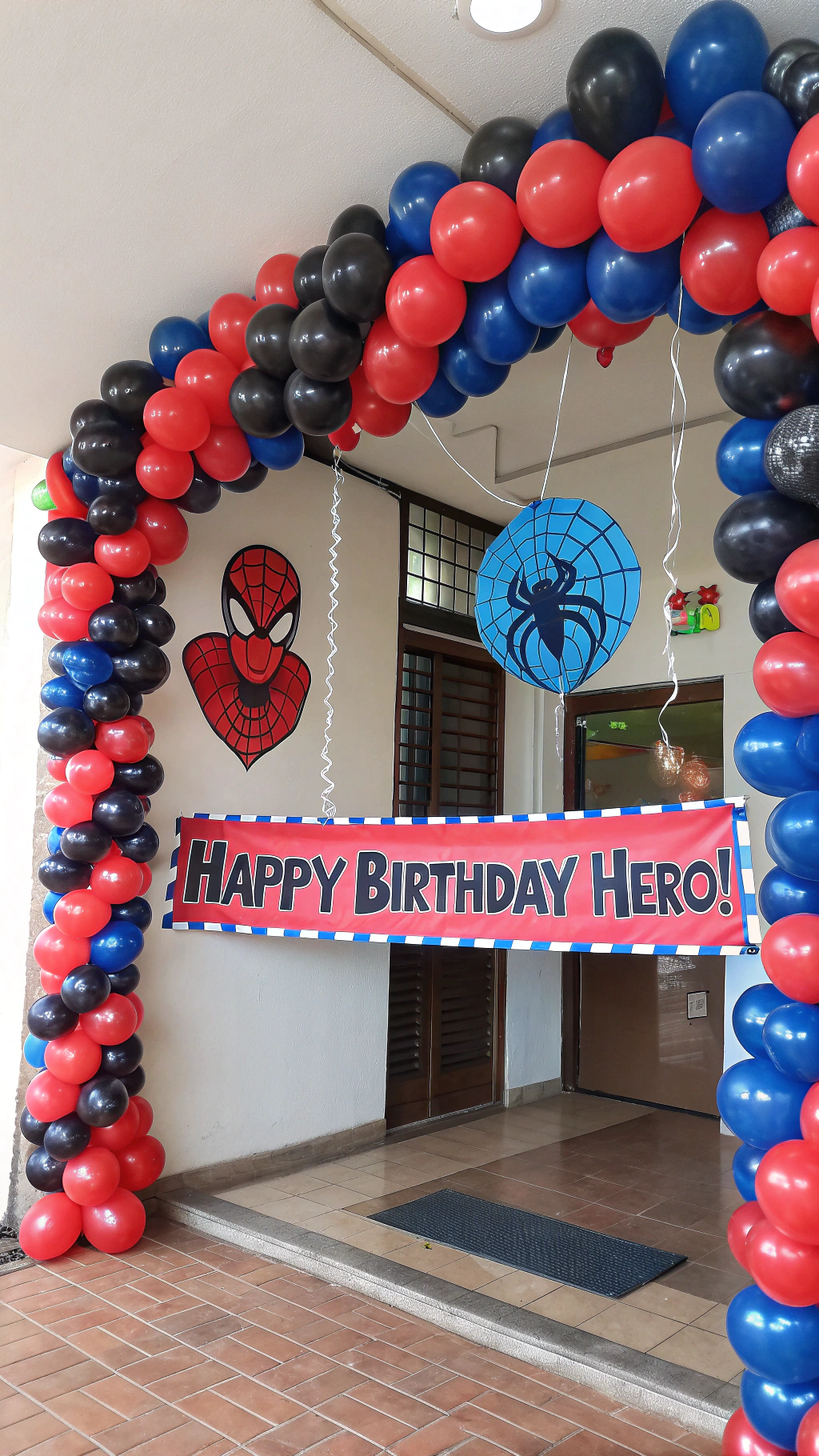 064 Entrance balloon arch and welcome sign for Spiderman themed birthday party - Themed Ideas