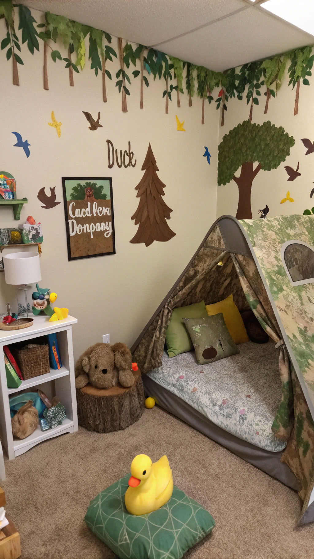 003 Duck Dynasty bedroom decor ideas with camo beds and duck themed wall art for toddlers - Themed Ideas