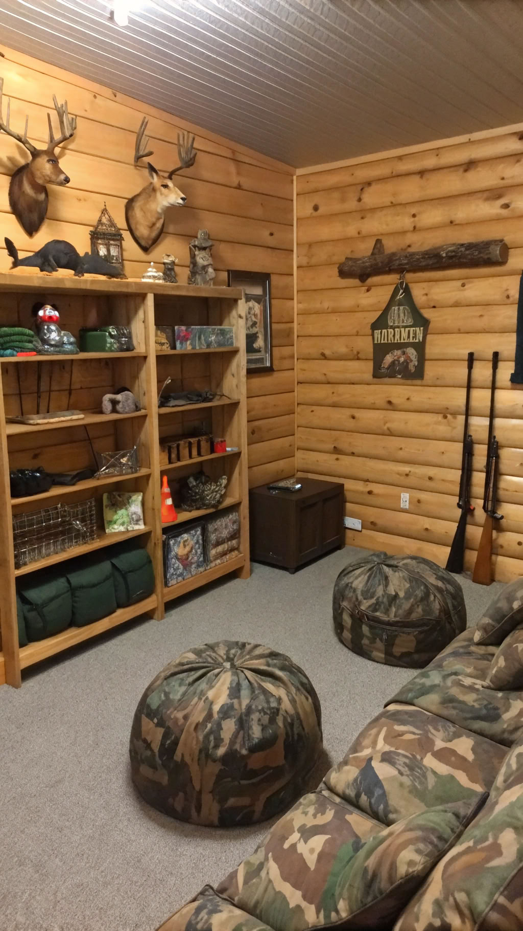 009 Duck Dynasty room interior with cabin inspired walls and fun duck hunting decor for kids - Themed Ideas